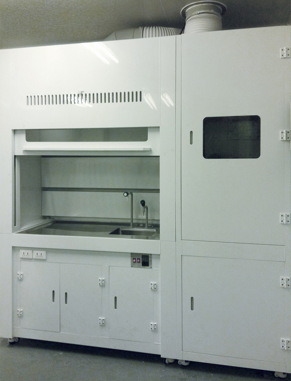 PP通風(fēng)柜自帶水淋過濾系統(tǒng)——上海電機(jī)學(xué)院