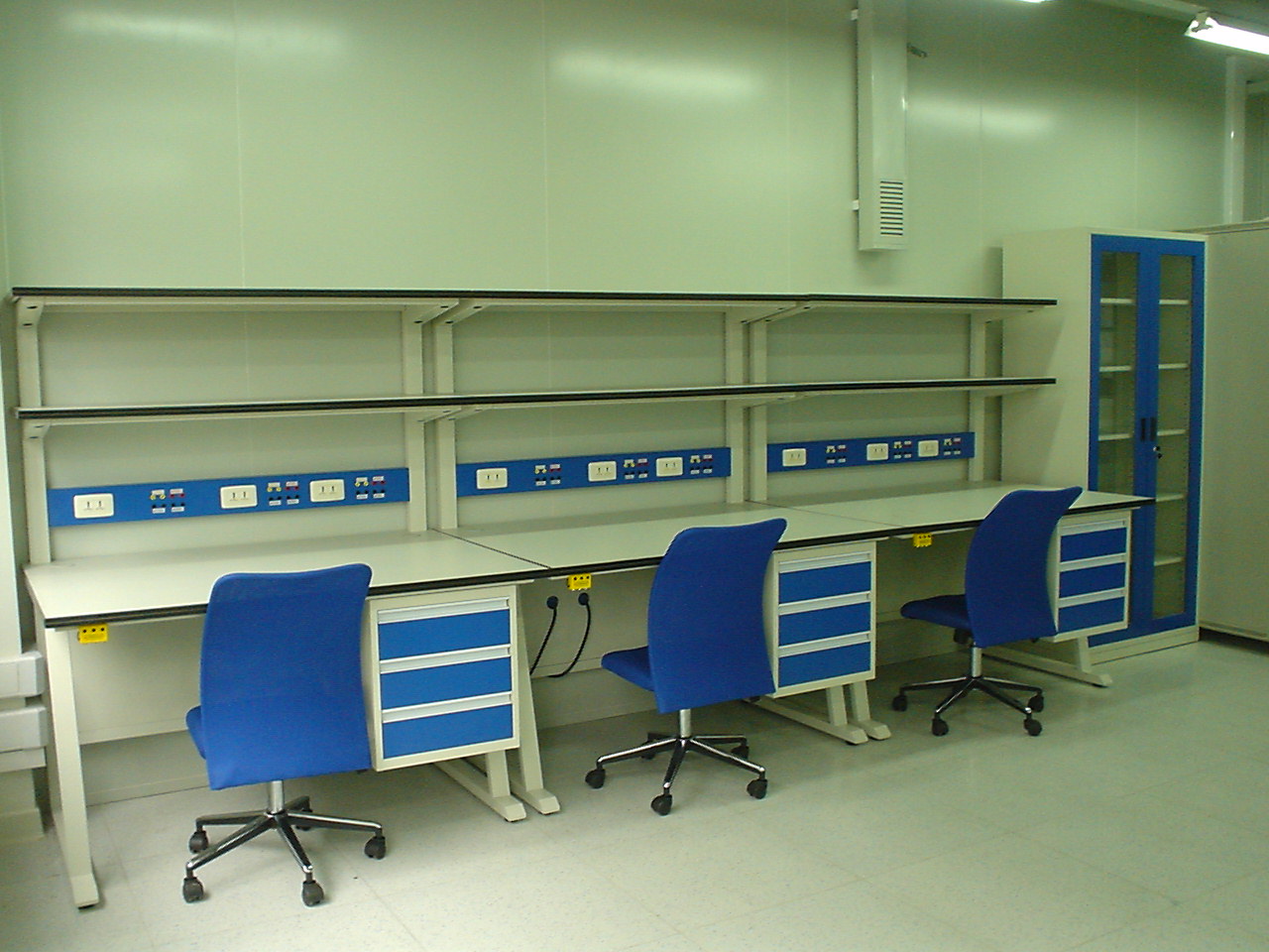 防靜電工作臺——美國天合汽車研發(fā)中心